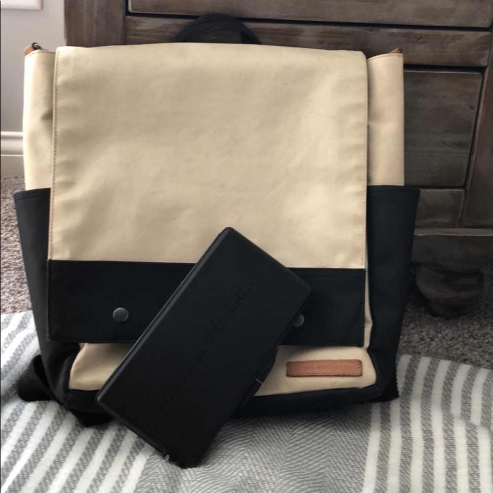 Petunia Pickle Bottom diaper bag. Organize ur life